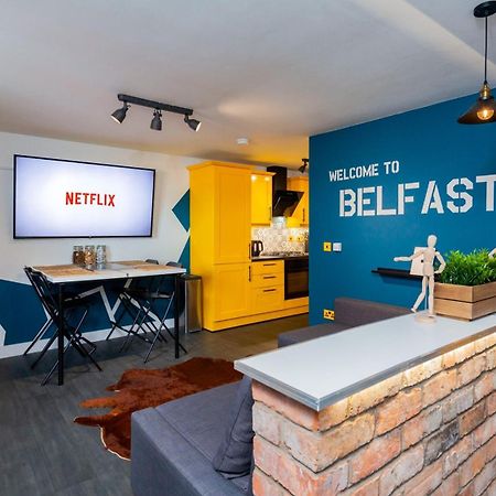Funky City Apartment - Secure Parking - Wifi - Sleeps 6 - No Parties Belfast Bagian luar foto