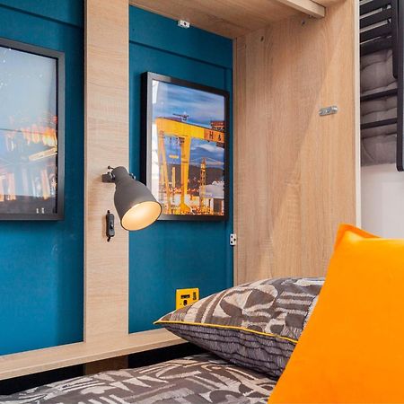 Funky City Apartment - Secure Parking - Wifi - Sleeps 6 - No Parties Belfast Bagian luar foto
