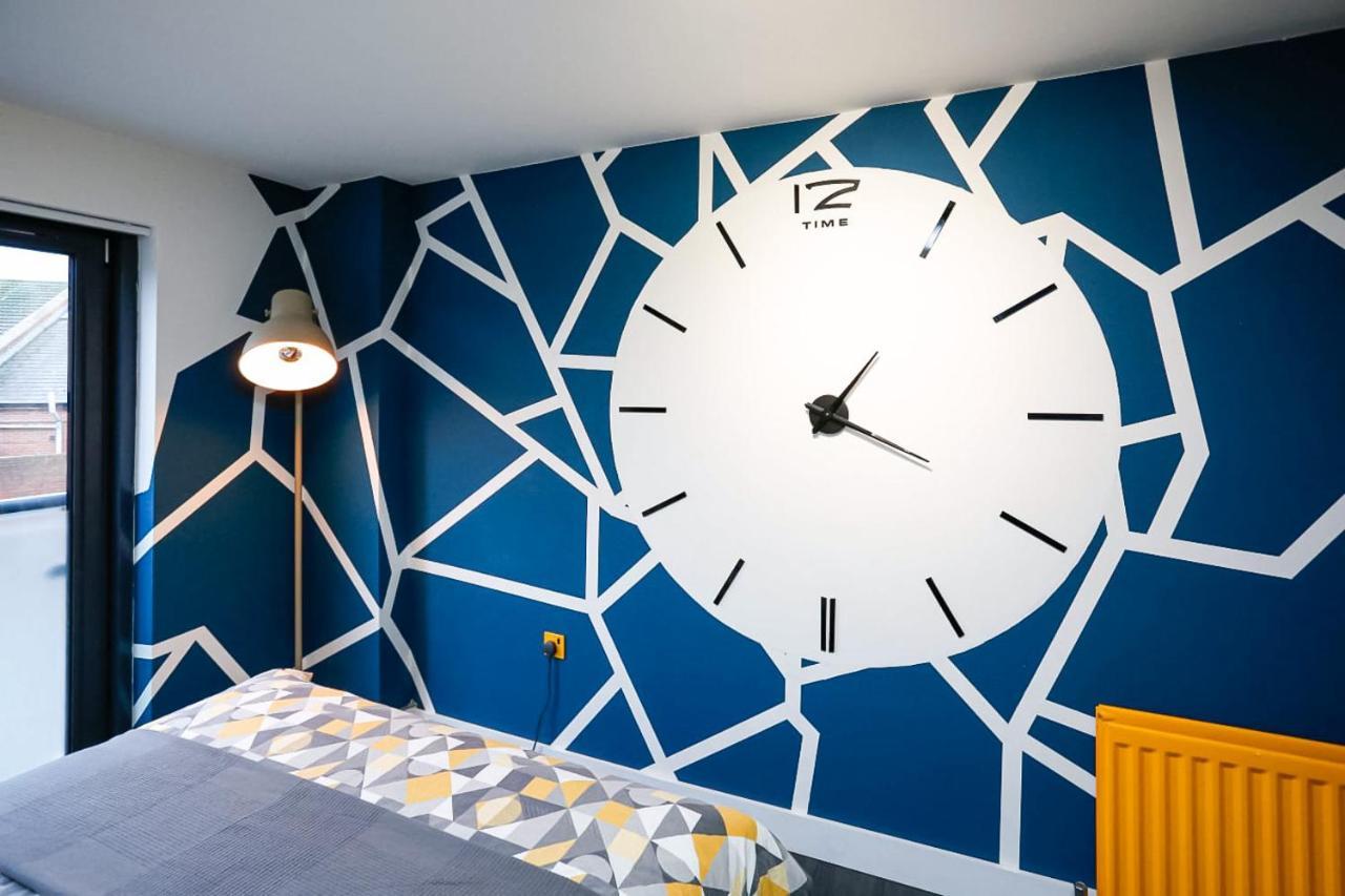 Funky City Apartment - Secure Parking - Wifi - Sleeps 6 - No Parties Belfast Bagian luar foto