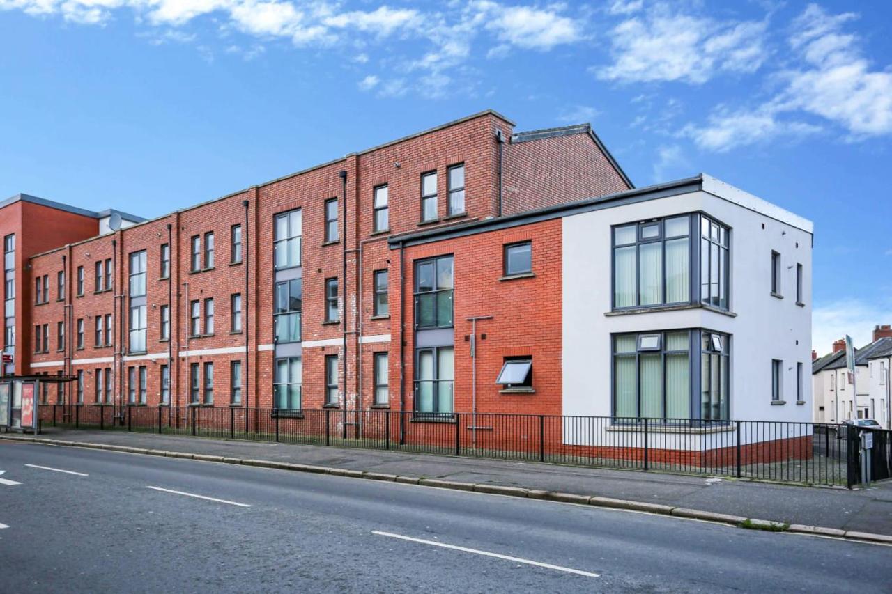 Funky City Apartment - Secure Parking - Wifi - Sleeps 6 - No Parties Belfast Bagian luar foto
