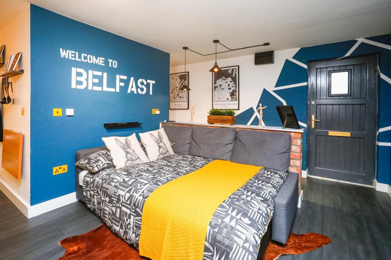 Funky City Apartment - Secure Parking - Wifi - Sleeps 6 - No Parties Belfast Bagian luar foto