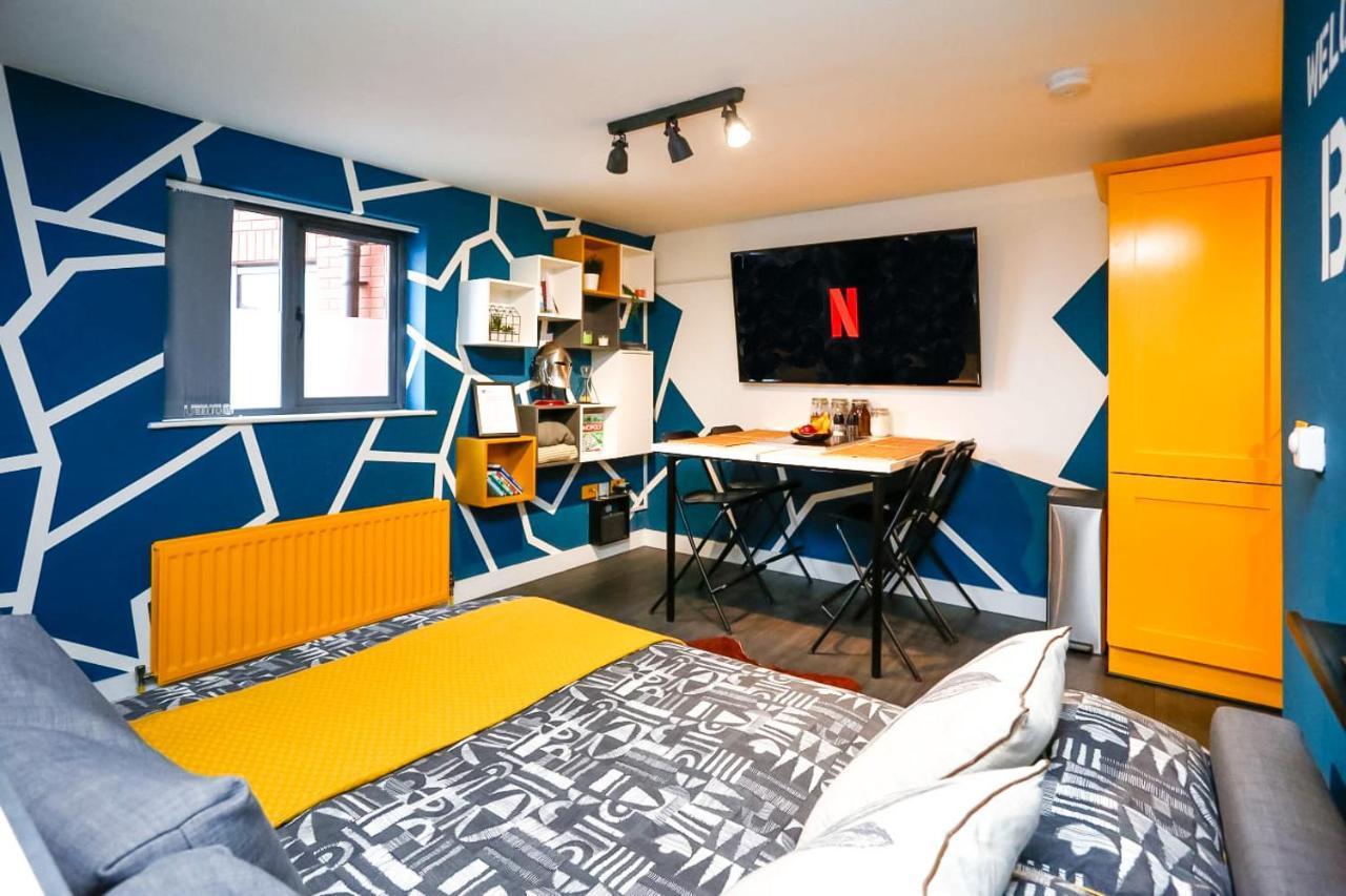 Funky City Apartment - Secure Parking - Wifi - Sleeps 6 - No Parties Belfast Bagian luar foto
