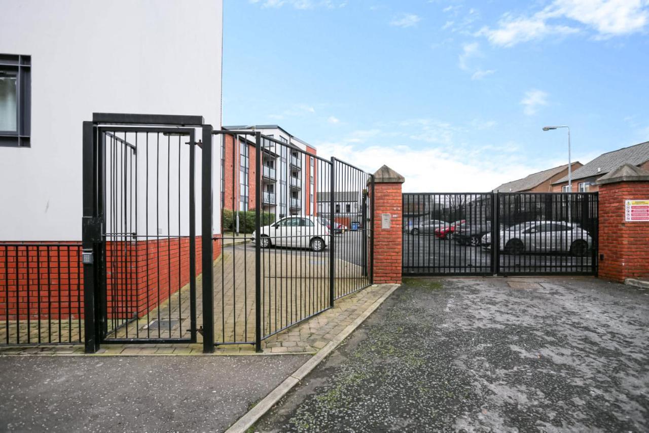 Funky City Apartment - Secure Parking - Wifi - Sleeps 6 - No Parties Belfast Bagian luar foto