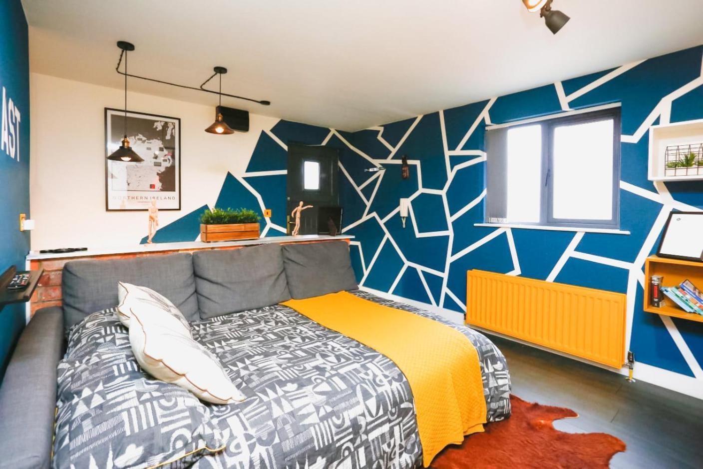 Funky City Apartment - Secure Parking - Wifi - Sleeps 6 - No Parties Belfast Bagian luar foto
