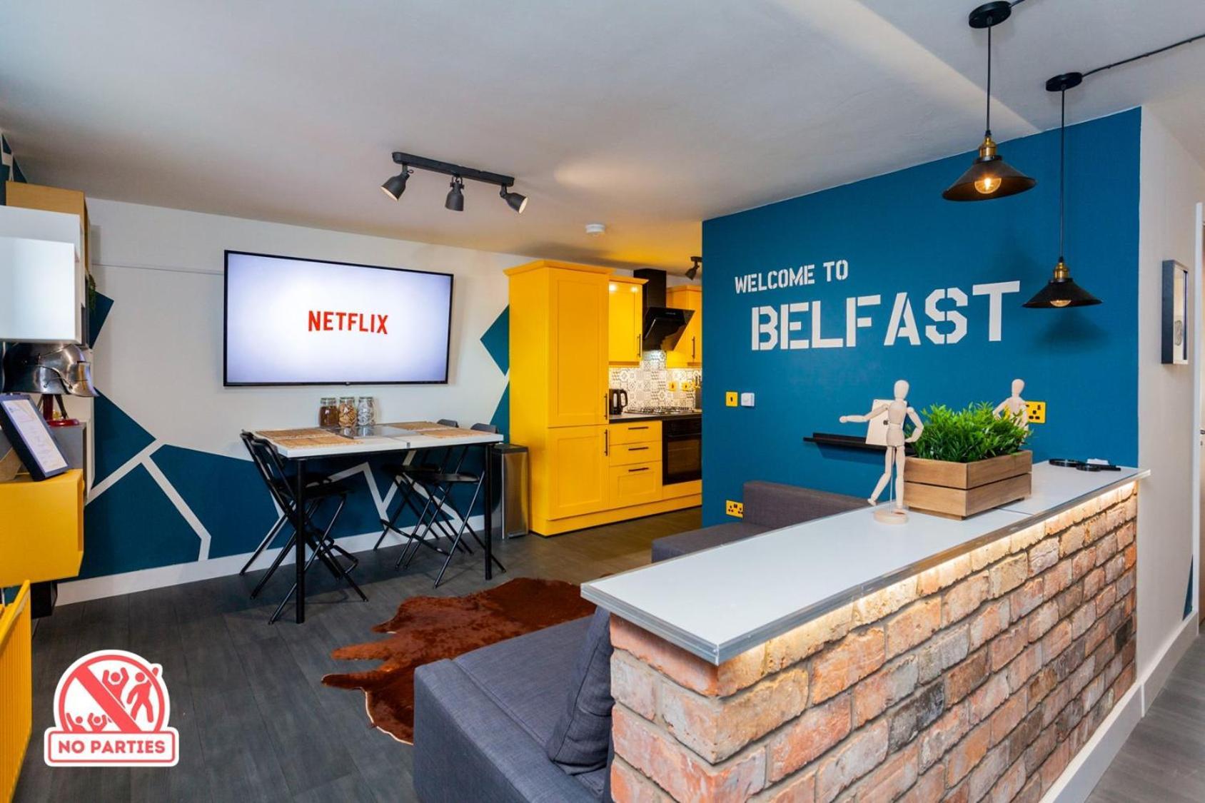 Funky City Apartment - Secure Parking - Wifi - Sleeps 6 - No Parties Belfast Bagian luar foto