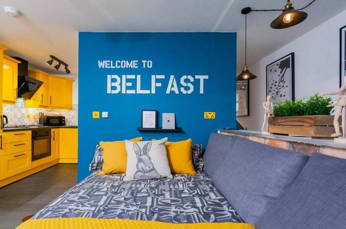 Funky City Apartment - Secure Parking - Wifi - Sleeps 6 - No Parties Belfast Bagian luar foto