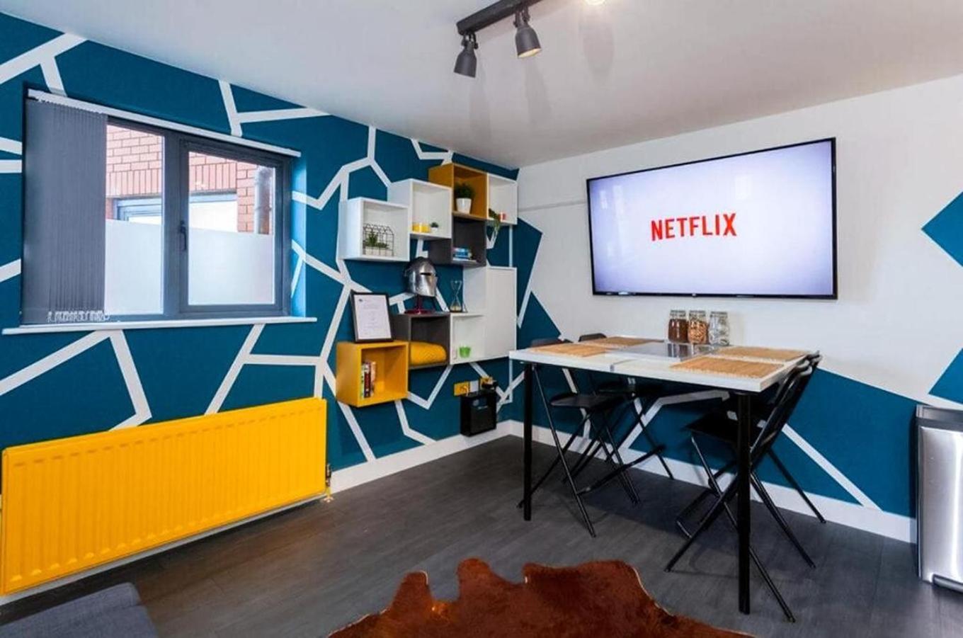 Funky City Apartment - Secure Parking - Wifi - Sleeps 6 - No Parties Belfast Bagian luar foto