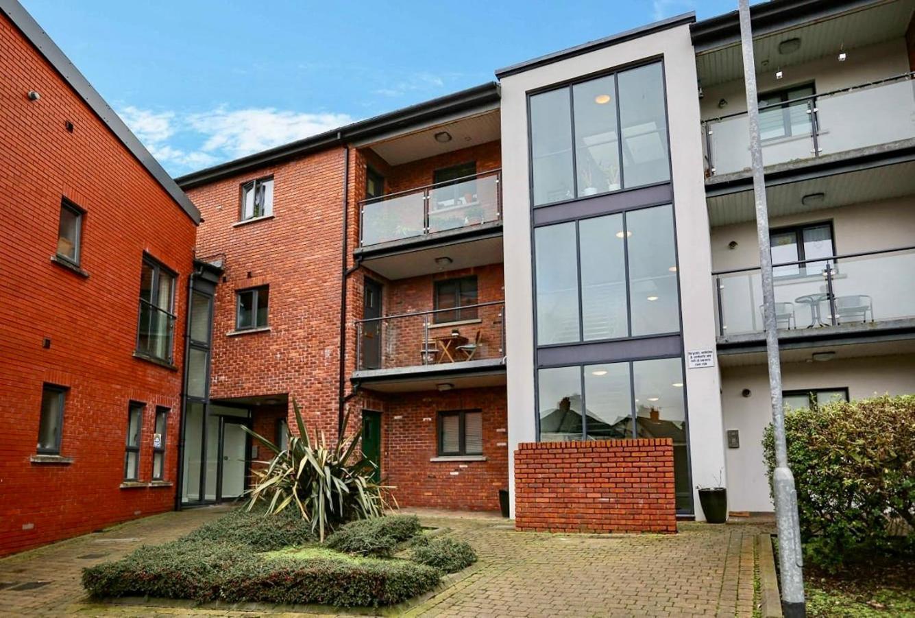 Funky City Apartment - Secure Parking - Wifi - Sleeps 6 - No Parties Belfast Bagian luar foto